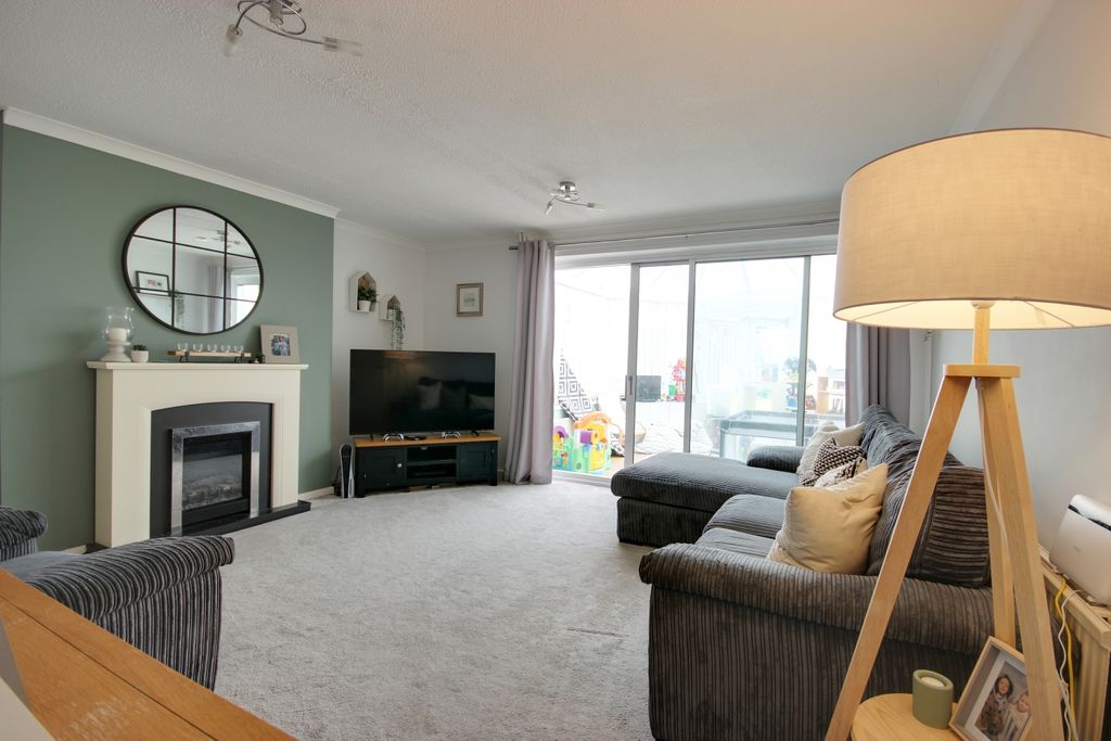 Property photo 3 of 17 1 Lounge A
