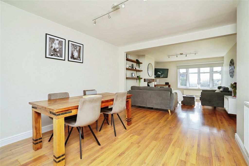 Property photo 3 of 27 Picture No. 20