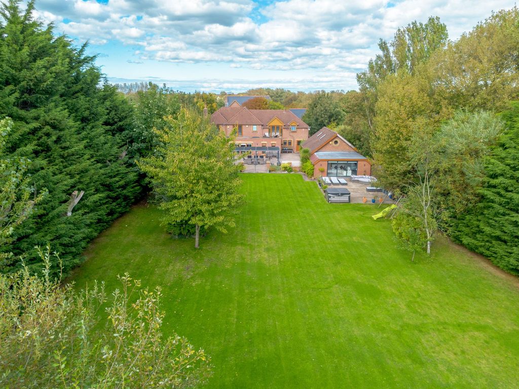 Property photo 3 of 58