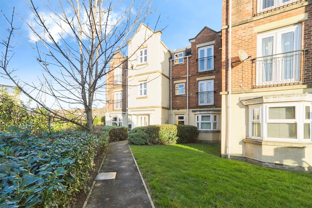 Property photo 1 of 17