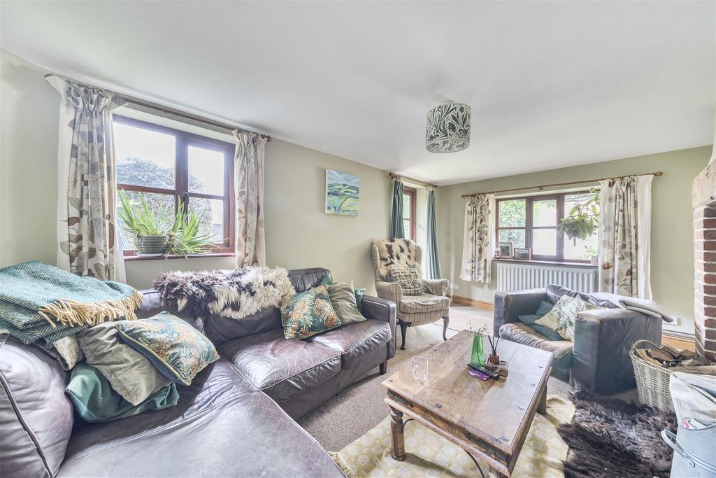 Property photo 2 of 21 1355925-11-68d4155220Ddb.Jpg