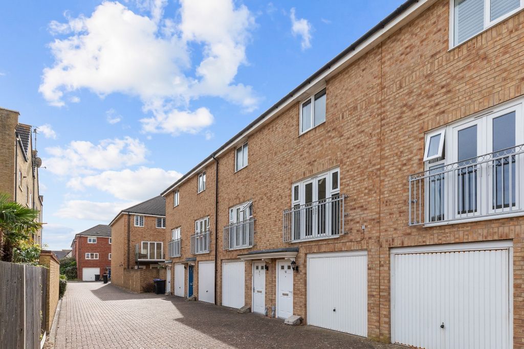 Property photo 1 of 12 4400991