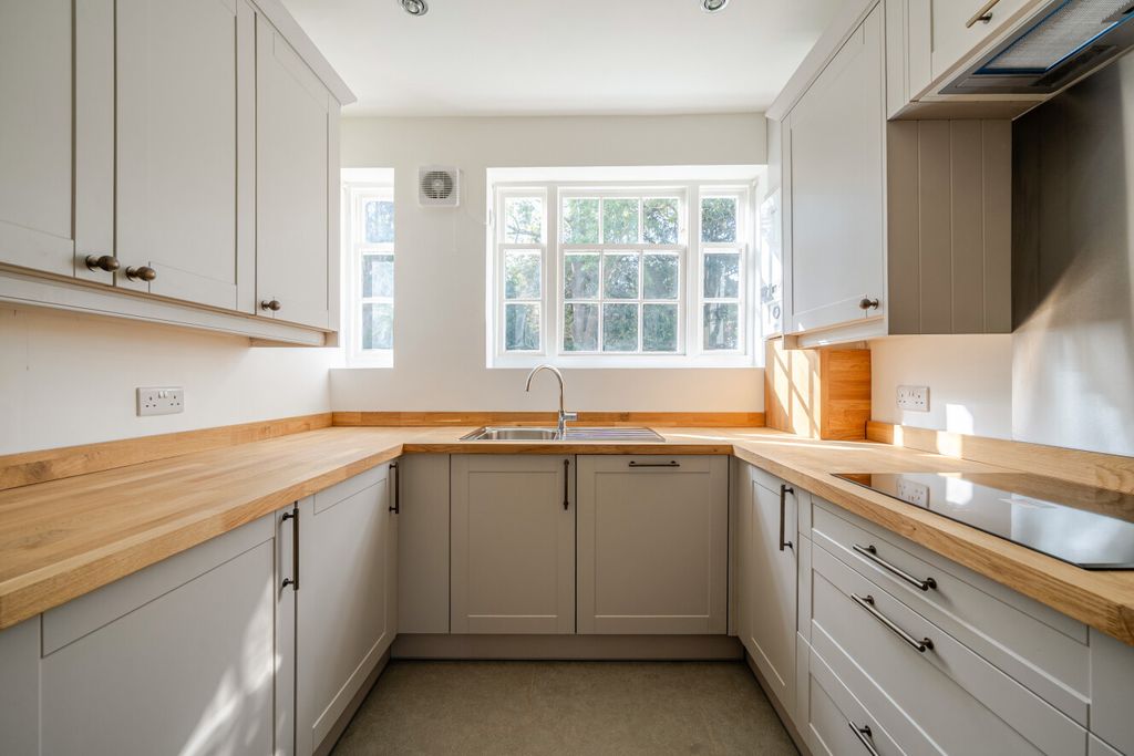 Property photo 2 of 24 1510297-8-1A03d5c...