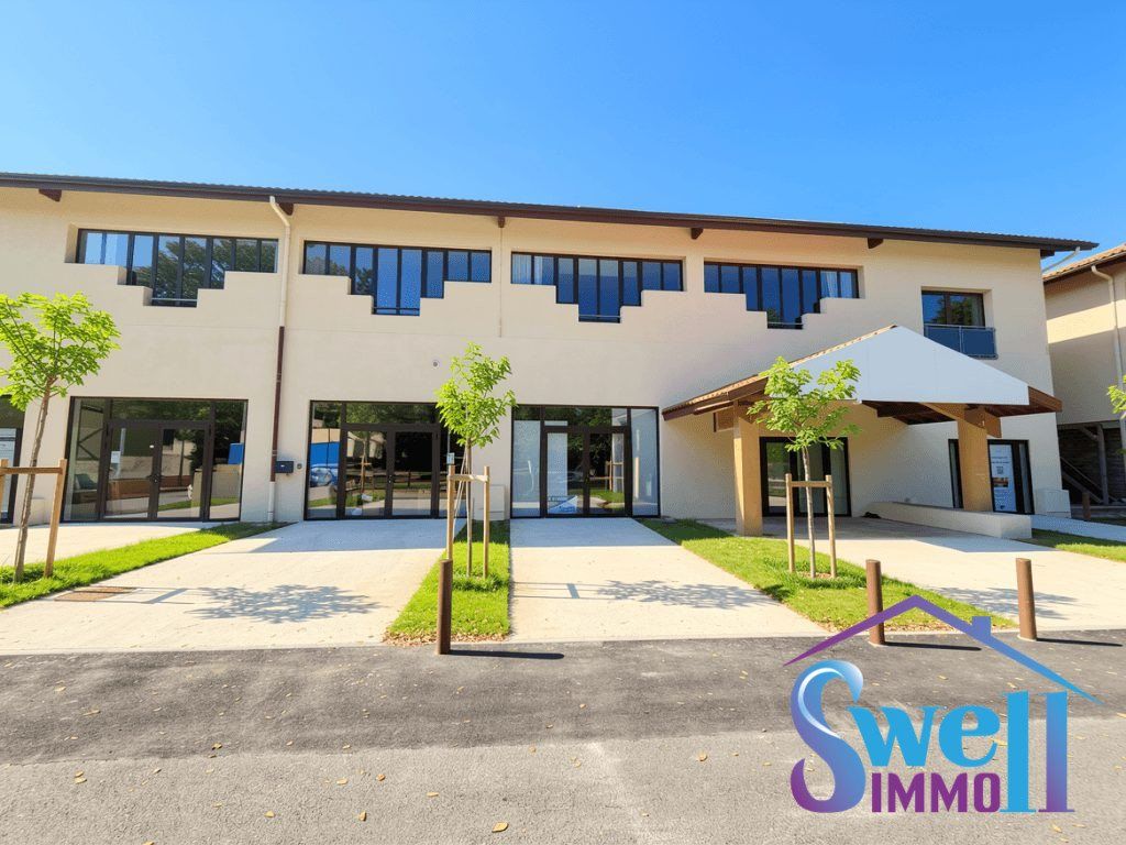 Property photo 1 of 12 Professional Premises 93m² With Mezzanine 25m² Delivered As Shell v