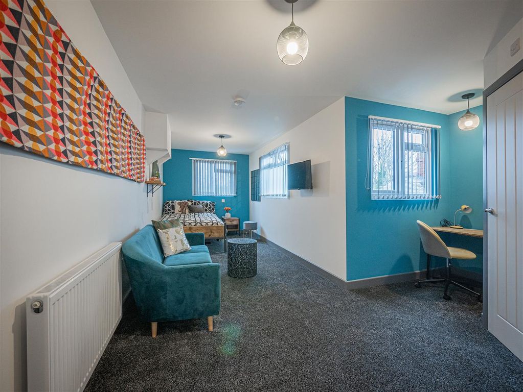 Property photo 2 of 17 P1220619-Hdr.Jpg