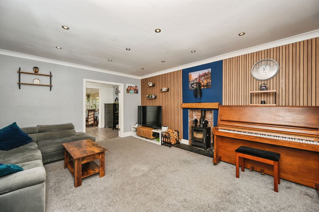 Property photo 2 of 29