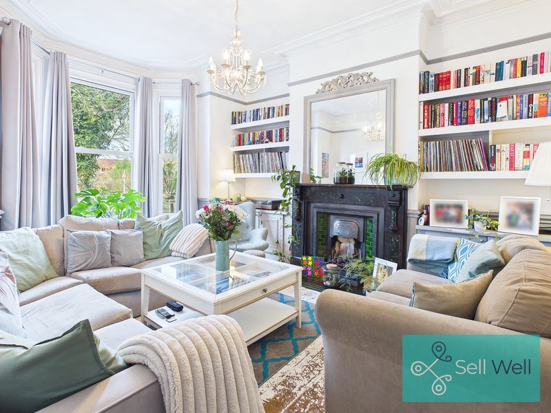 Property photo 3 of 25 Lounge