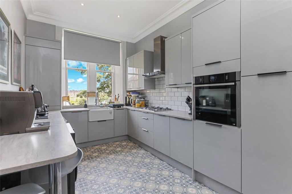 Property photo 3 of 19 Kitchen