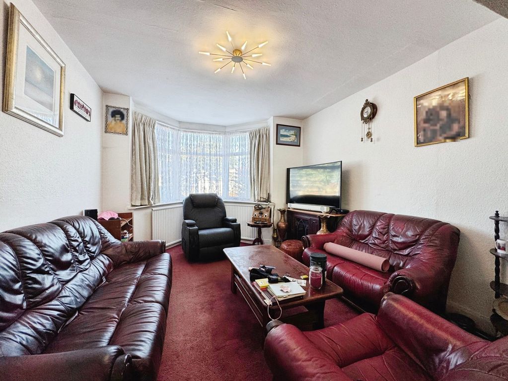 Property photo 2 of 18 Lounge