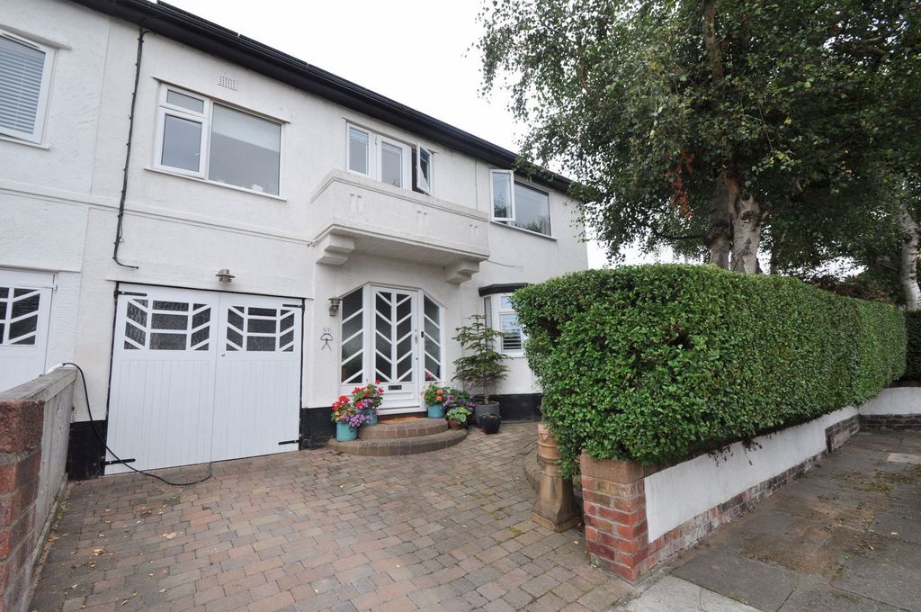 Property photo 2 of 40