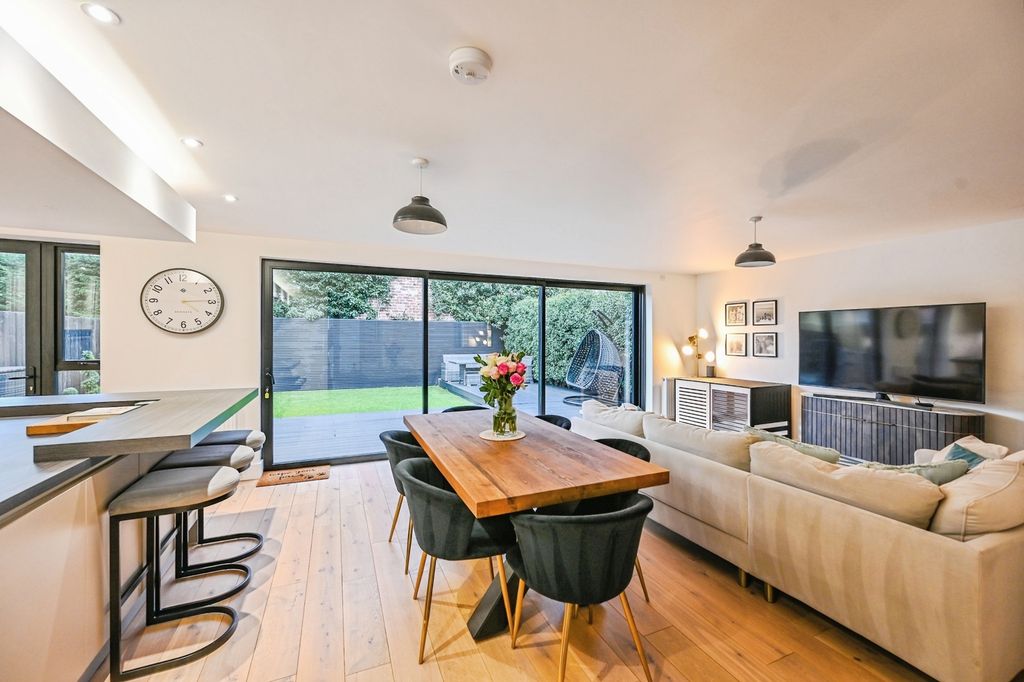 Property photo 3 of 22 Pbox-Img.Jpg