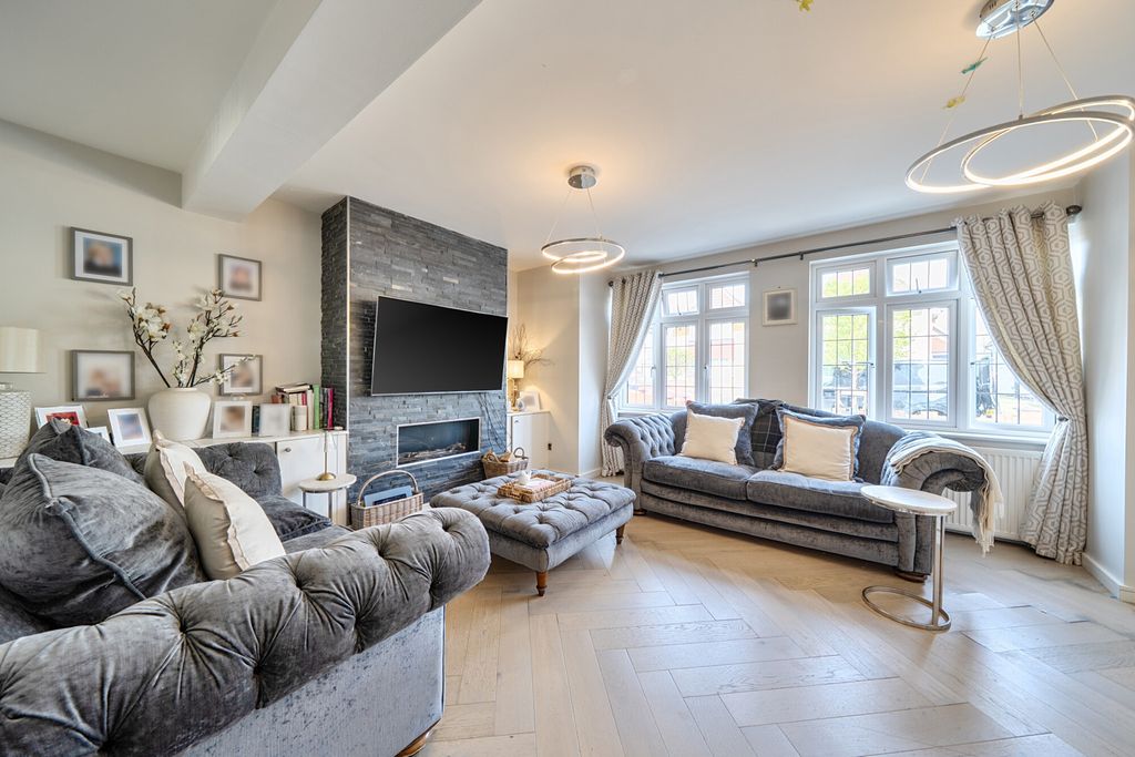 Property photo 3 of 21 1440612-9-69d9165...