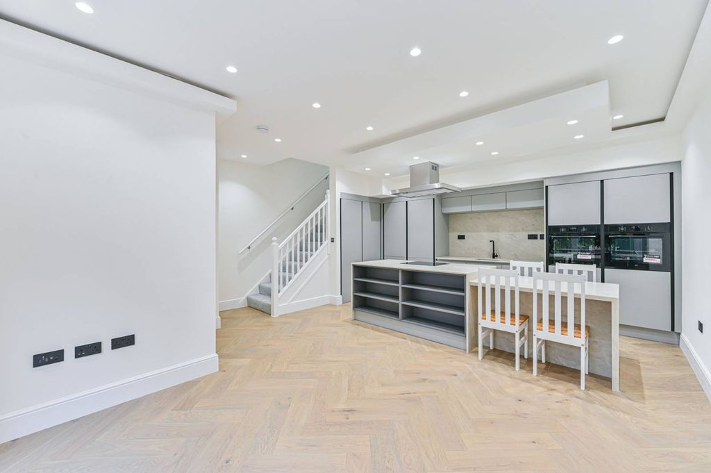 Property photo 2 of 24