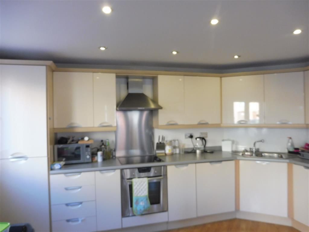 Property photo 2 of 6 Kitchen