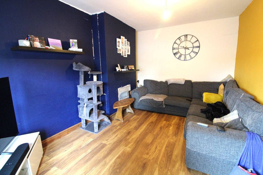 Property photo 2 of 7 Img_9045