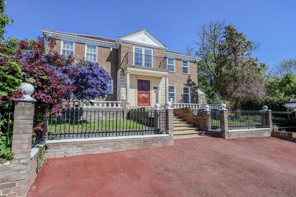 Property photo 1 of 43
