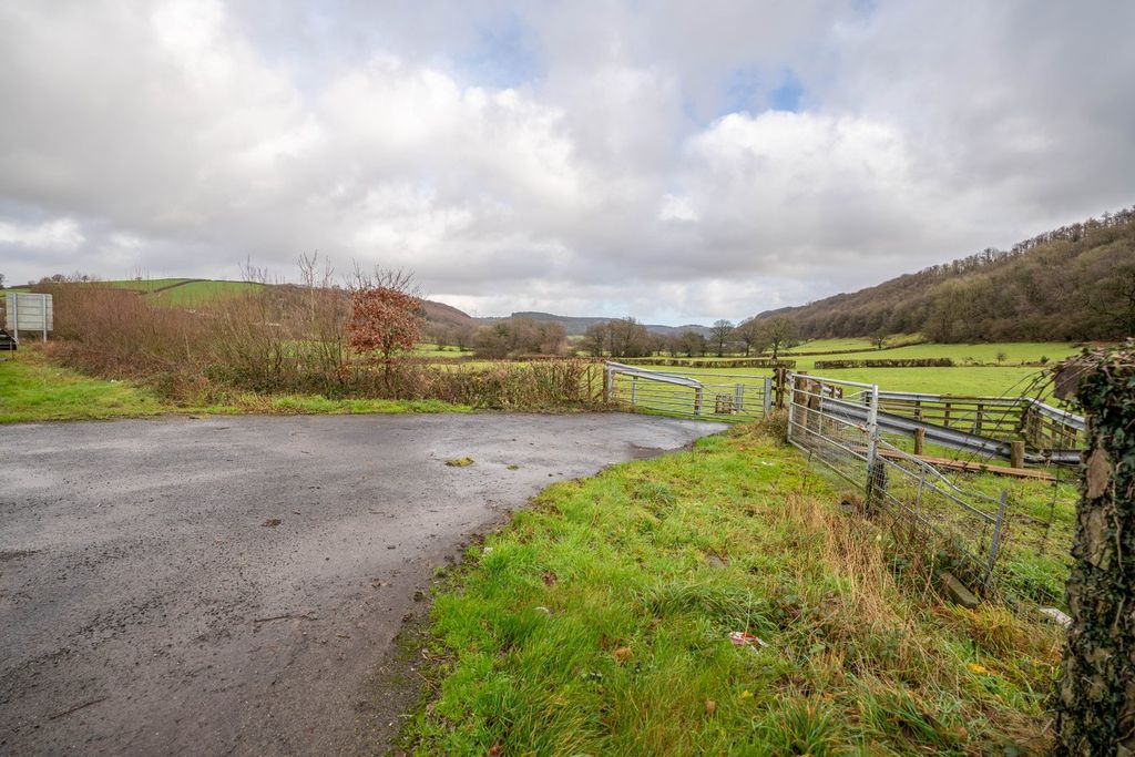 Property photo 3 of 11