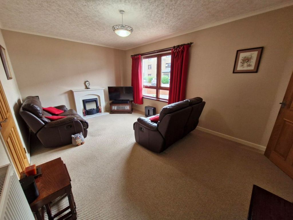 Property photo 2 of 12 Lounge