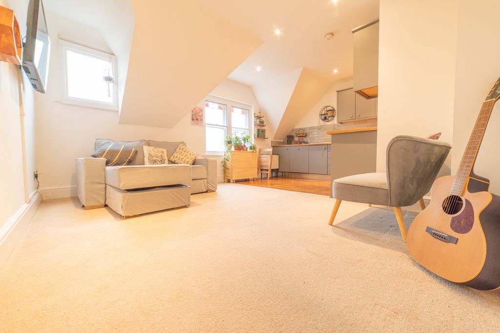 Property photo 2 of 16 Award-Winning Media Team On Every Listing_7