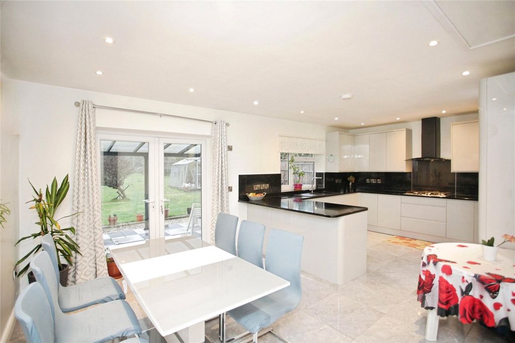 Property photo 3 of 26 Picture No. 32
