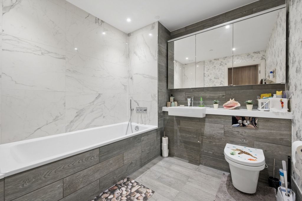 Additional image 11 of 3 bed flat for saleAlderley Road, Wilmslow SK9