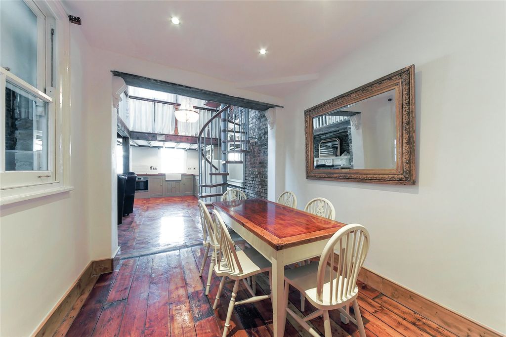 Property photo 3 of 21 Picture No. 02