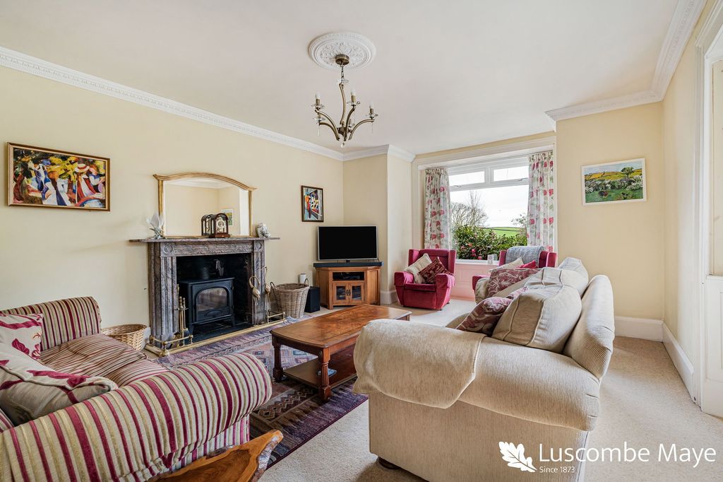 Property photo 3 of 31