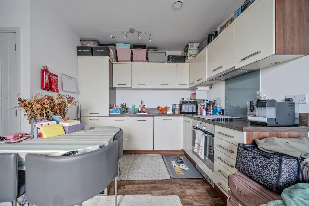 Property photo 3 of 8 Kitchen