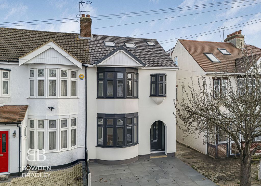 Property photo 1 of 32