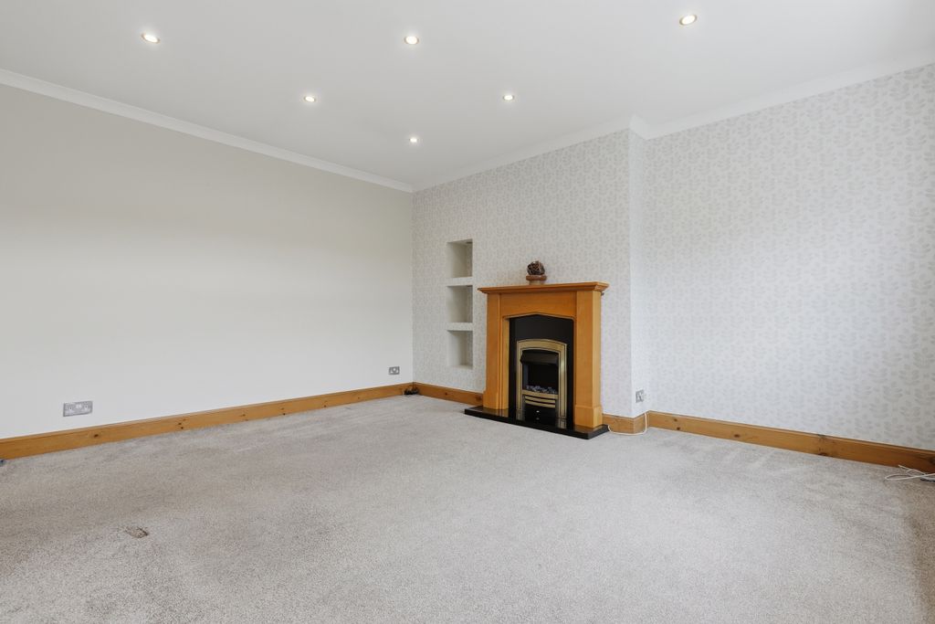 Property photo 3 of 27
