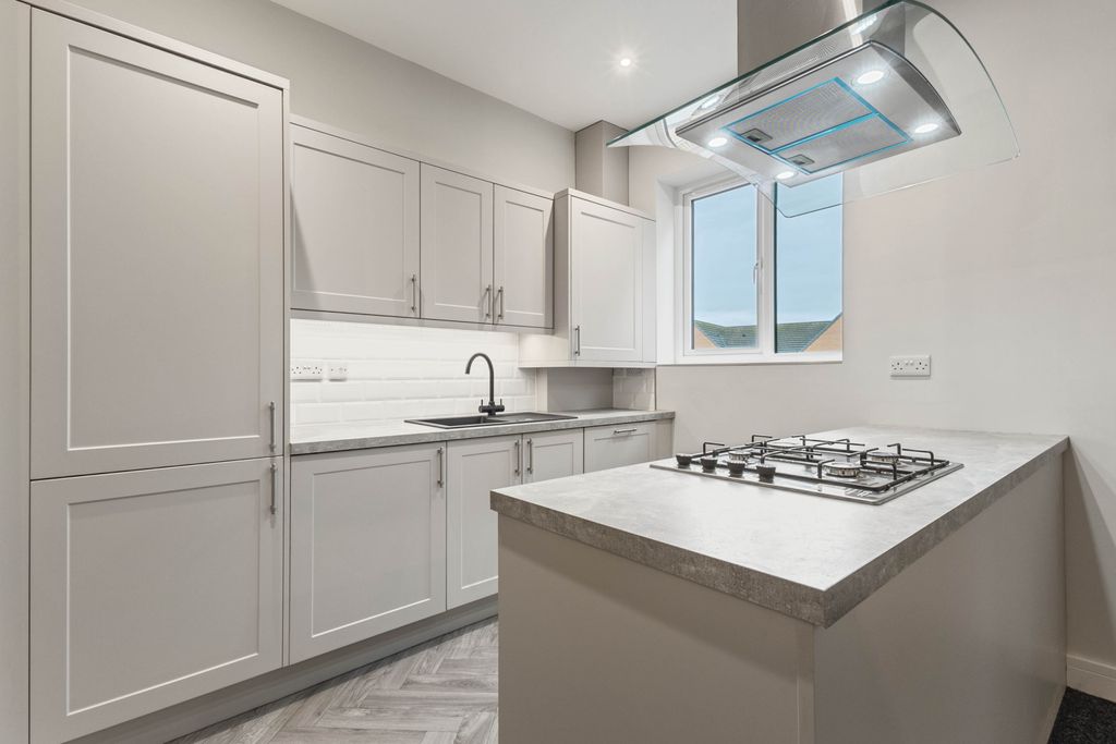 Property photo 3 of 12 Kitchen