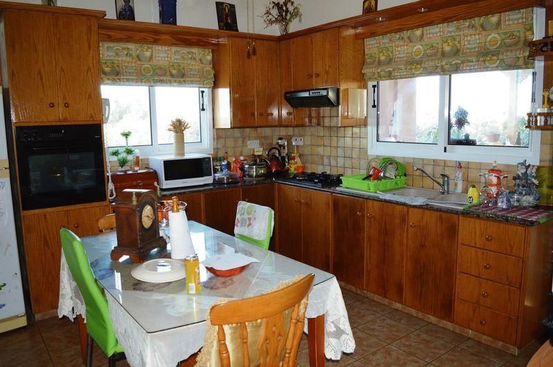 Property photo 2 of 11