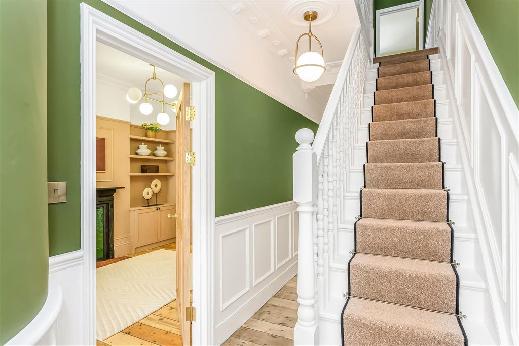 Property photo 3 of 42