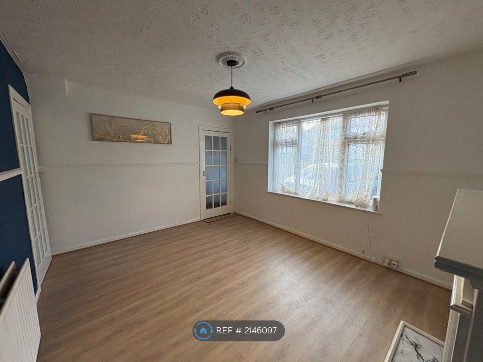 Property photo 3 of 19 Living Room
