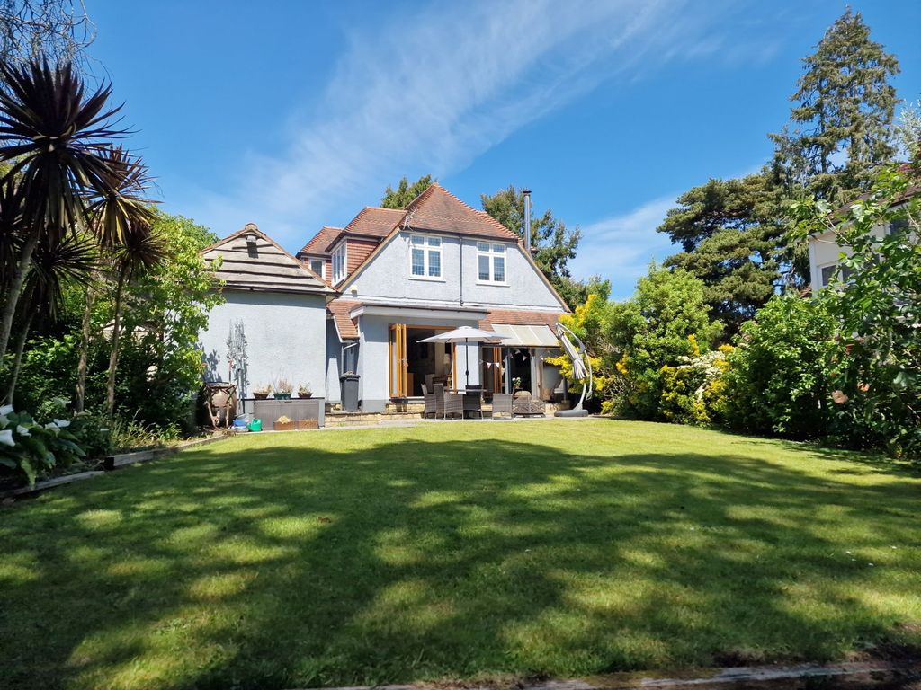 Property photo 1 of 32