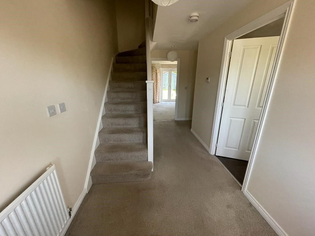Property photo 3 of 12 Entrance Hall