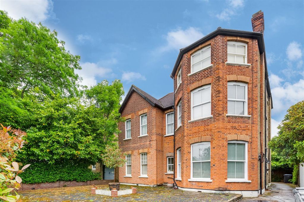 Property photo 1 of 6 Avenue South 17 Flat 2-6.Jpg