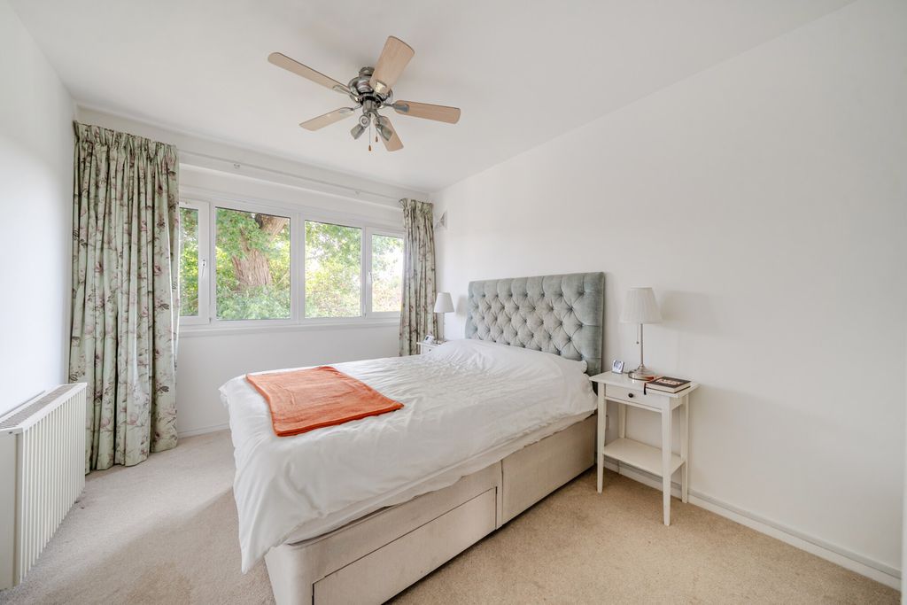 Property photo 3 of 11 1481869-1-6A395Cf...