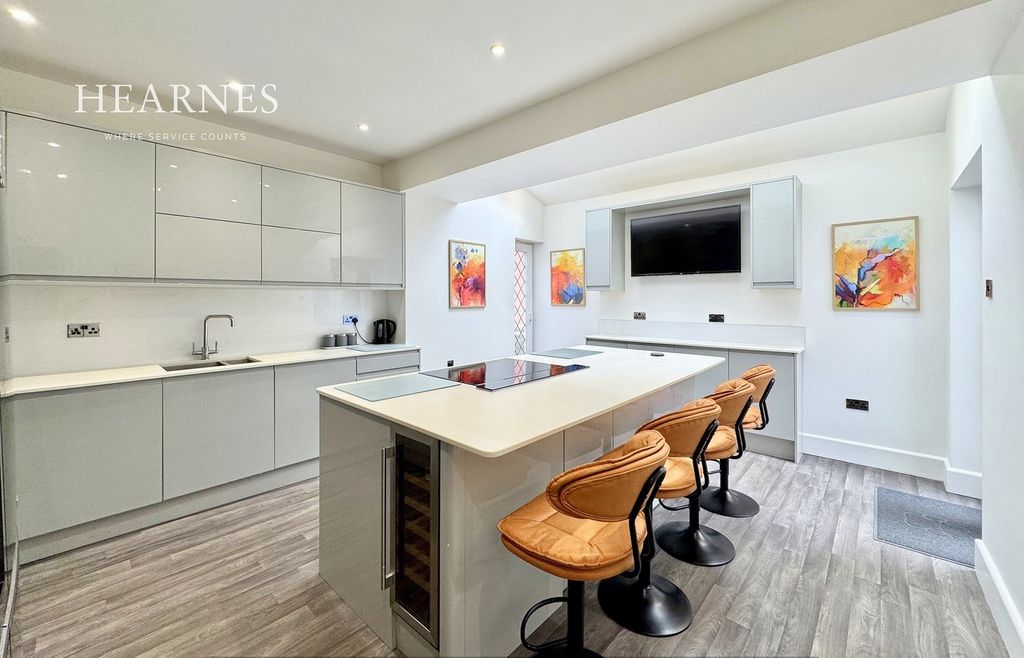 Property photo 1 of 26