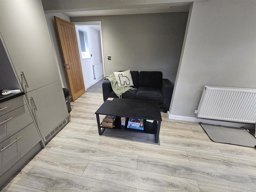 Property photo 3 of 9 1000051213.Jpg
