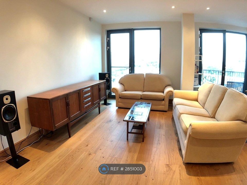 Property photo 3 of 14 Lounge 2