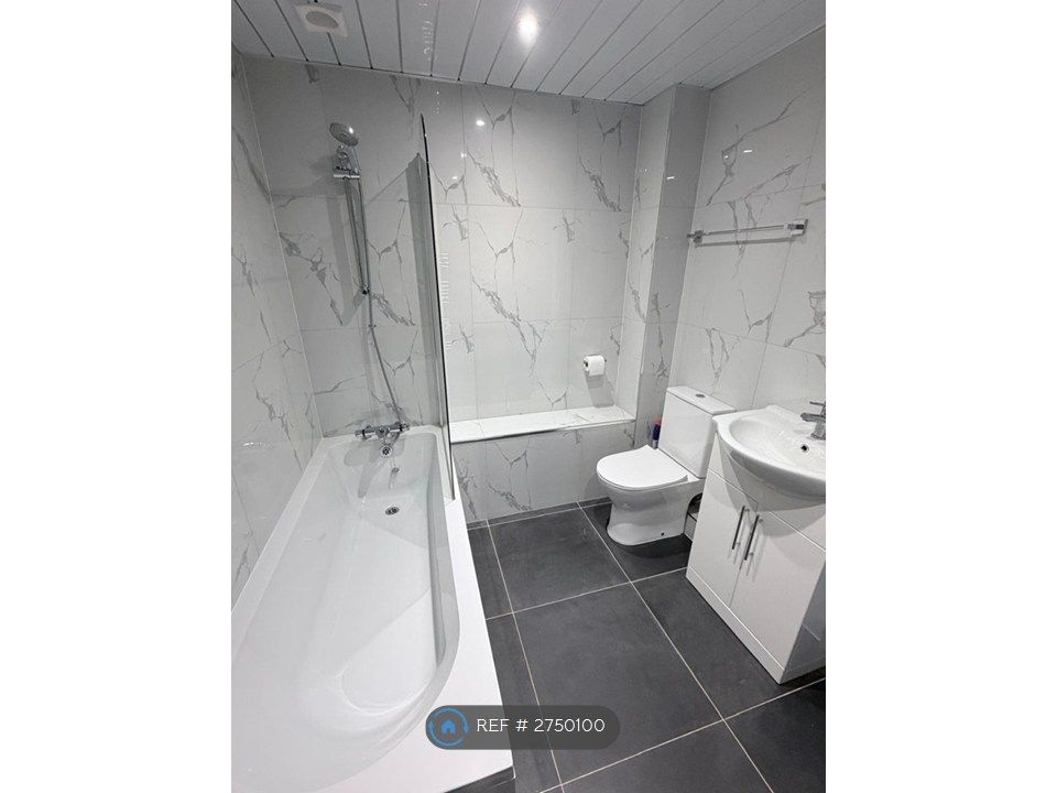 Property photo 2 of 10 Main Bathroom