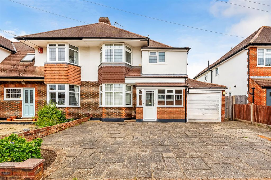 Property photo 1 of 21 7-Chaffers-Mead-7.Jpg
