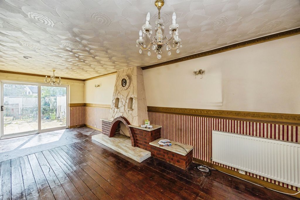 Property photo 2 of 17