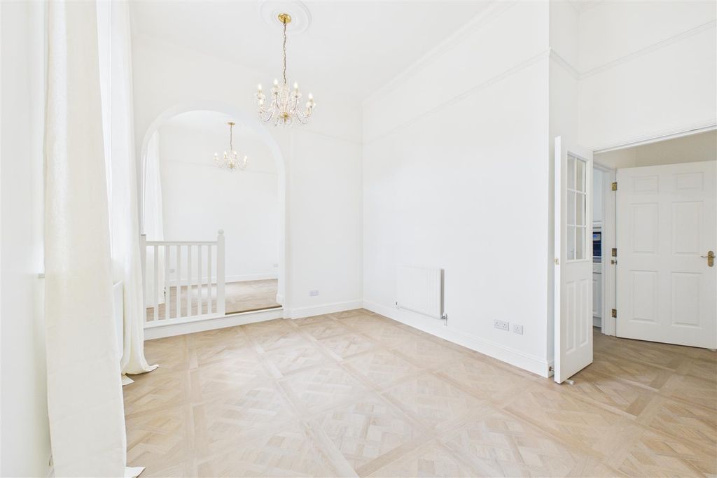 Property photo 3 of 17 Cam04234G0-Pr0400-Still007.Jpg