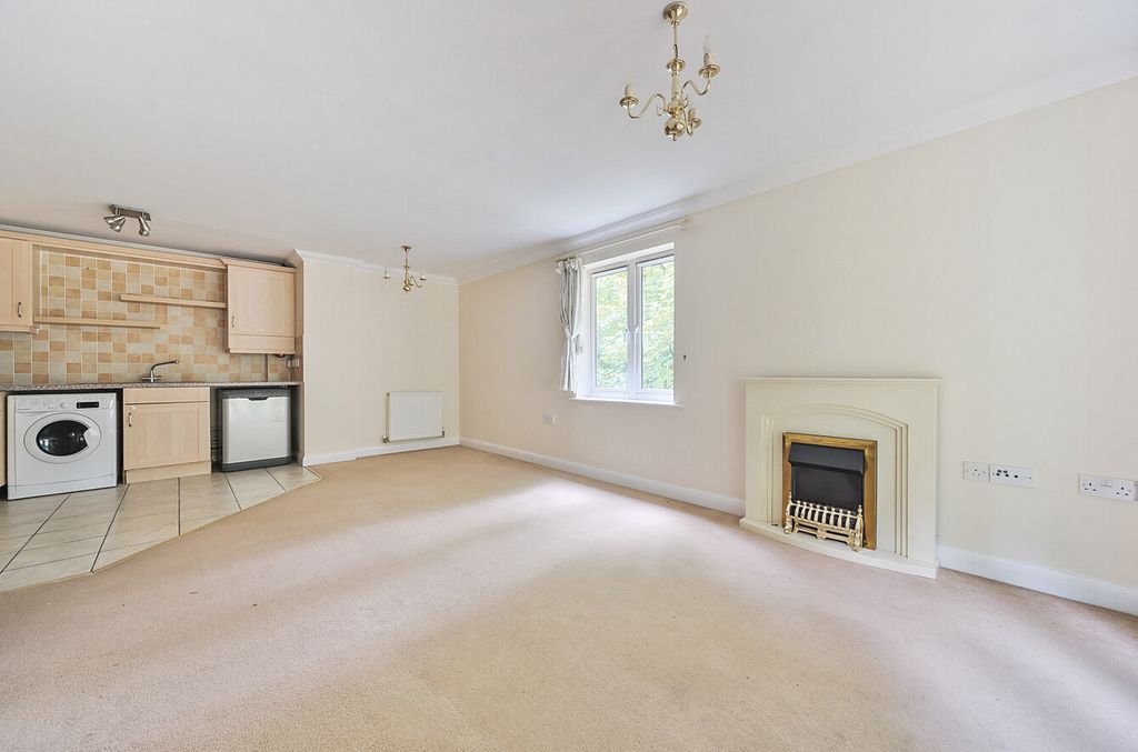 Property photo 2 of 11 1315563-13-685Acc...