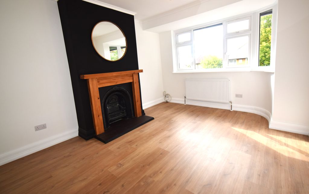 Property photo 1 of 6 Living Room