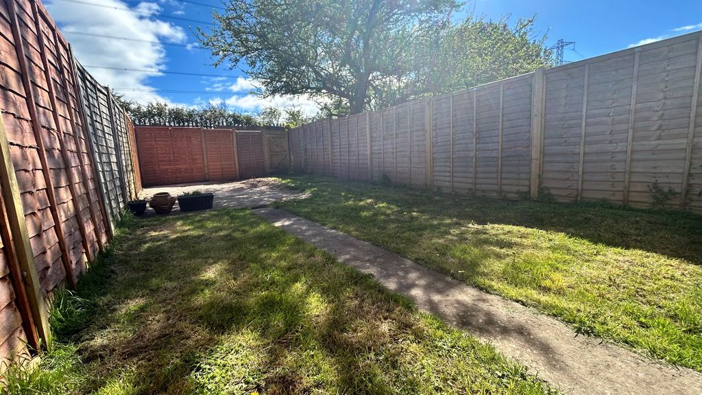 Property photo 3 of 8 Garden