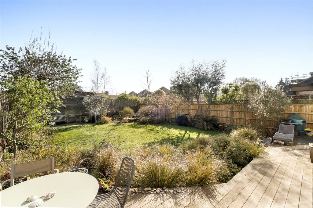 Property photo 2 of 18 Picture No. 27