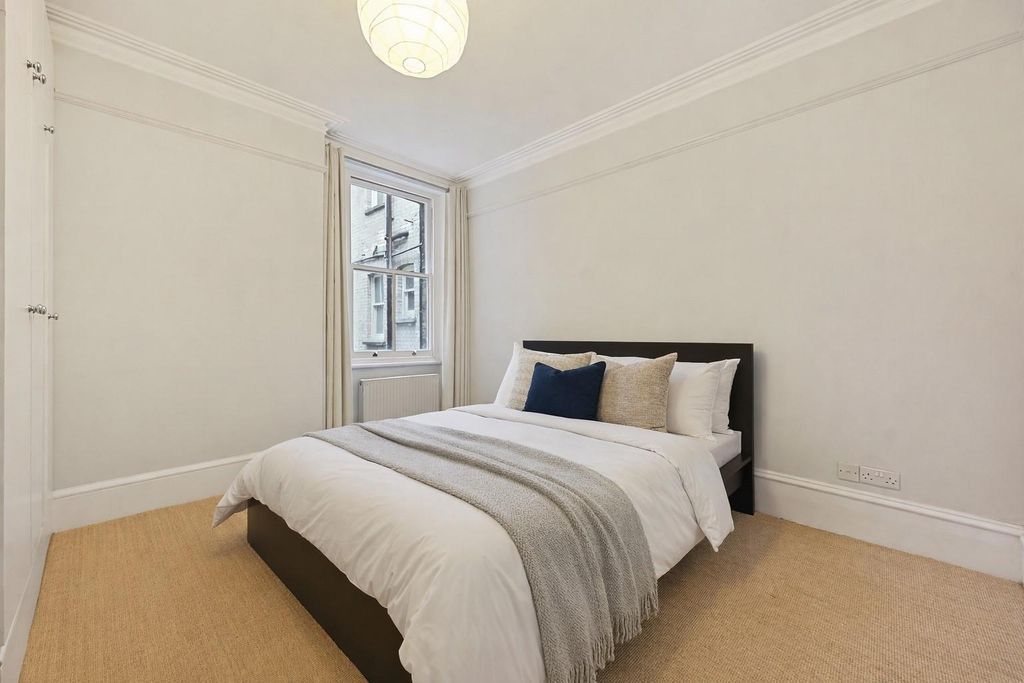 Property photo 2 of 10 Bedroom.Jpeg